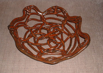 basket pretzelTop.jpg (32380 bytes)