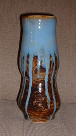 vase brown blue.jpg (11308 bytes)