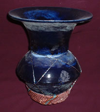 vase dark blue vase  .jpg (9761 bytes)